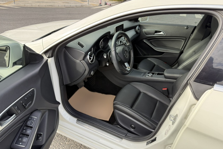 奔驰CLA 2016款 CLA 200 时尚型局部细节19