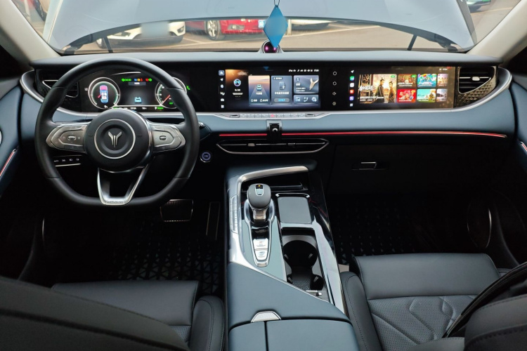 岚图汽车 岚图FREE 2021款 两驱标准纯电城市版中控内饰12