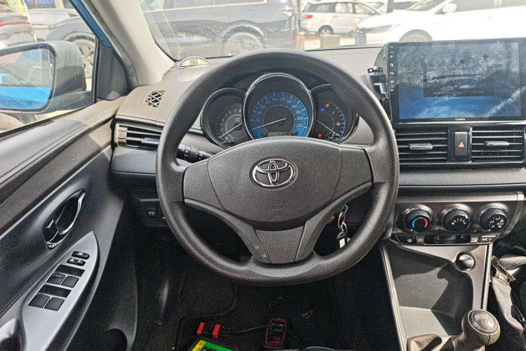 丰田 YARiS L 致炫 2014款 1.3E 手动魅动版中控内饰13