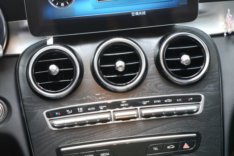 奔驰C级 2019款 改款 C 260 L 运动版车身外观6010