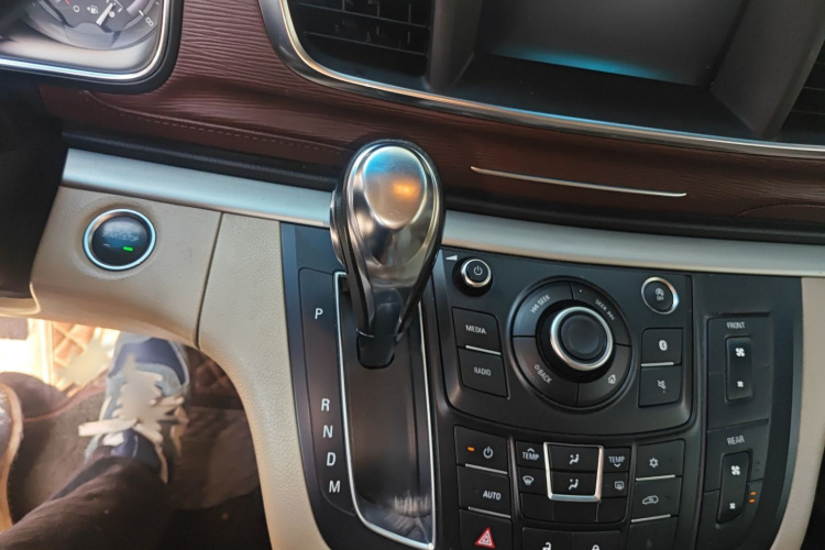 别克GL8 2017款 25S 豪华型 国V局部细节18