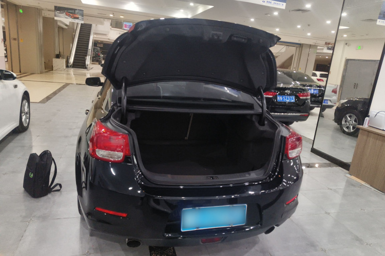 雪佛兰 迈锐宝 2014款 2.0L 自动舒适版机舱底盘23