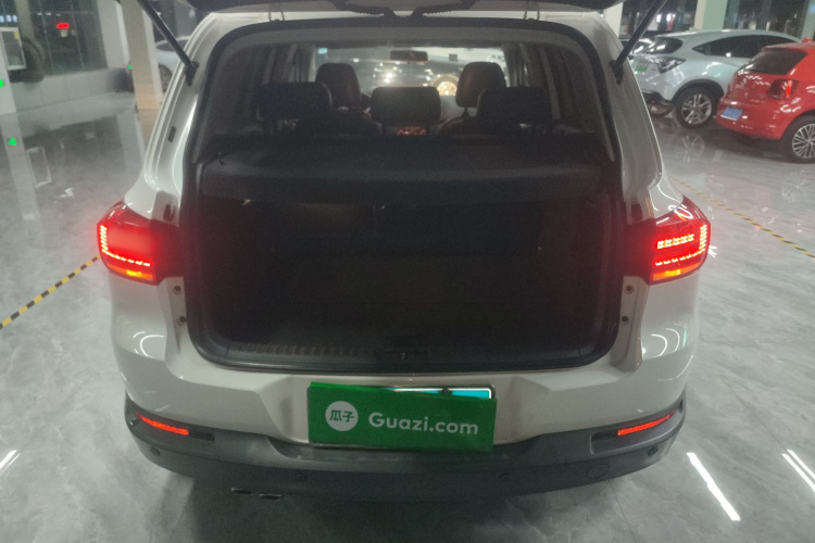 大众 途观 2017款 300TSI 自动两驱丝绸之路风尚版机舱底盘23