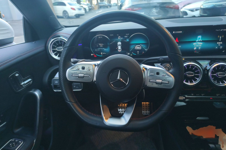 奔驰CLA 2021款 CLA 200中控内饰13