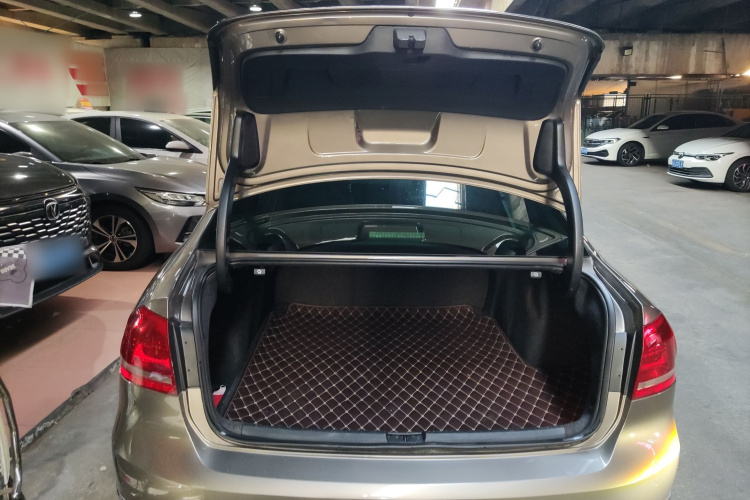 大众 帕萨特 2015款 1.8TSI DSG御尊版机舱底盘23