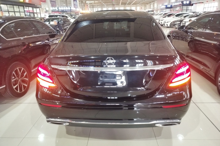 奔驰E级 2018款 改款 E 200 L车身外观6004
