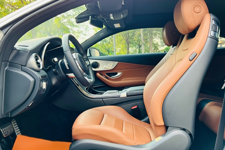 奔驰C级(进口) 2019款 C 260 轿跑车中控内饰7001