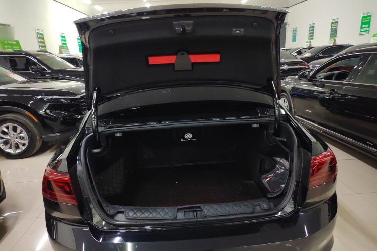 大众 迈腾 2023款 200万辆纪念版 330TSI DSG领先型机舱底盘23