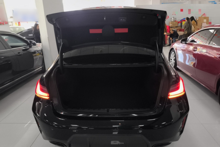 宝马3系 2024款 325Li M运动曜夜套装机舱底盘23