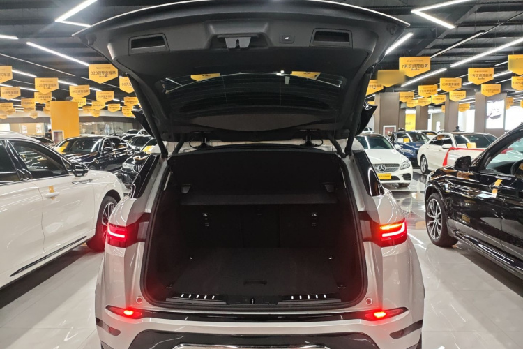 路虎 2024款 揽胜极光L SE 驭光尊耀版机舱底盘23