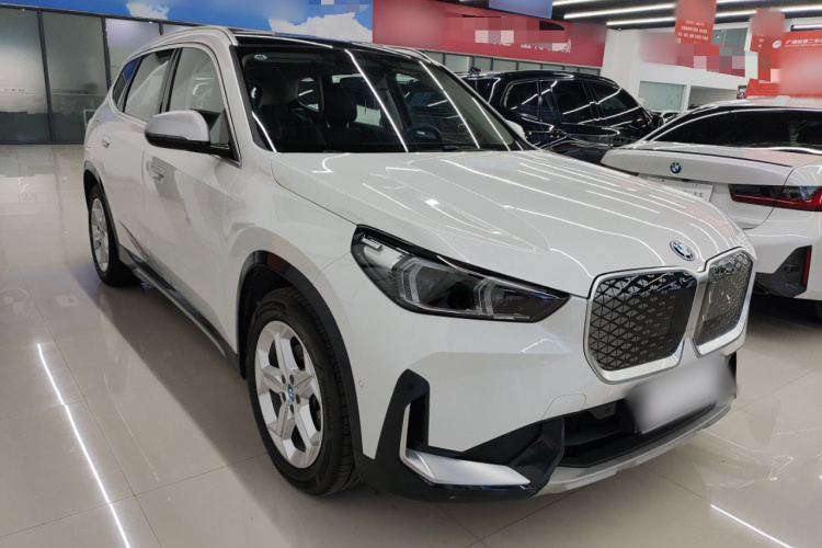 宝马iX1 2023款 eDrive25L X设计套装车身外观3