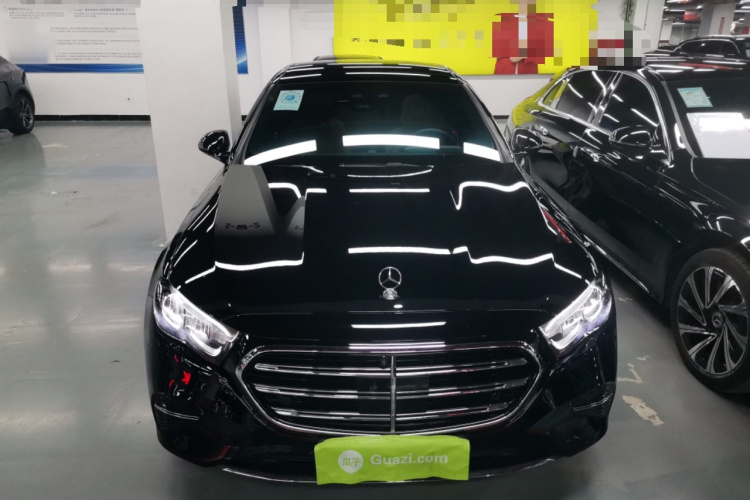 奔驰E级新能源 2024款 E 350 e L 插电式混合动力轿车车身外观2