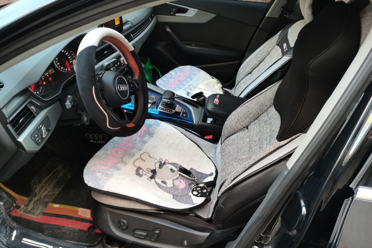 奥迪A4L 2018款 30周年年型 40 TFSI 进取型中控内饰19