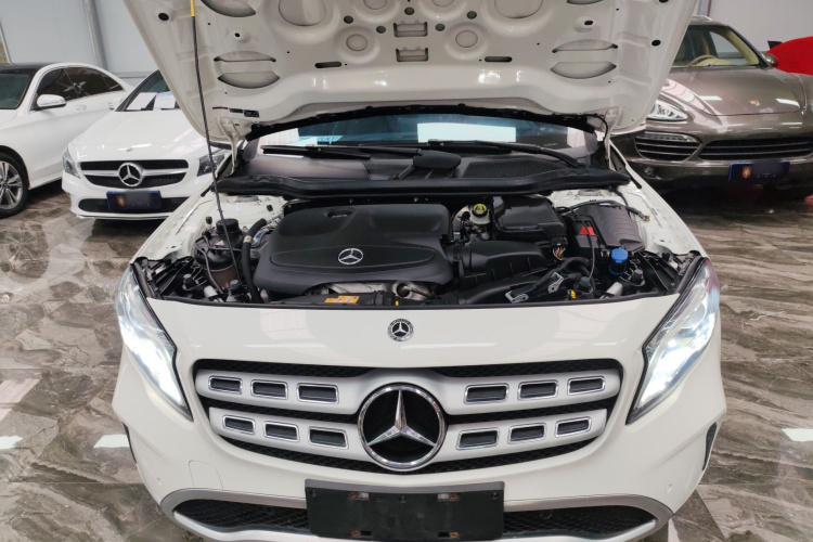 奔驰GLA 2017款 GLA 200 时尚型机舱底盘24