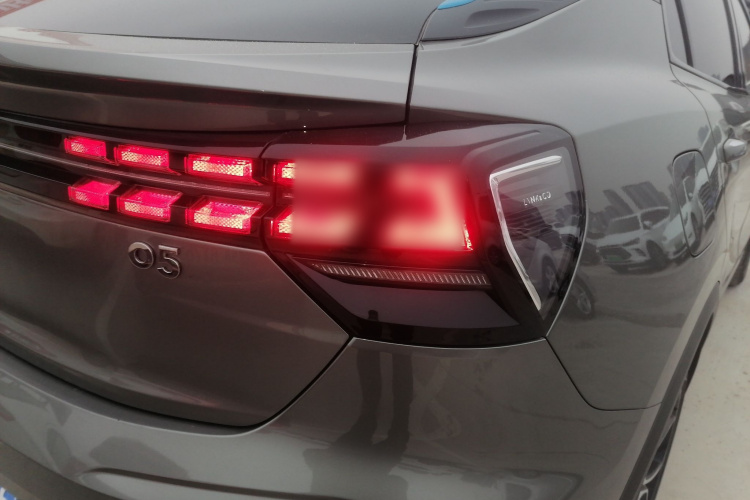 领克05 2020款 2.0TD 两驱耀Halo车身外观9