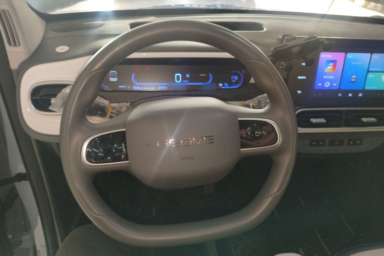 吉利银河 2025款 210km 熊猫卡丁中控内饰13