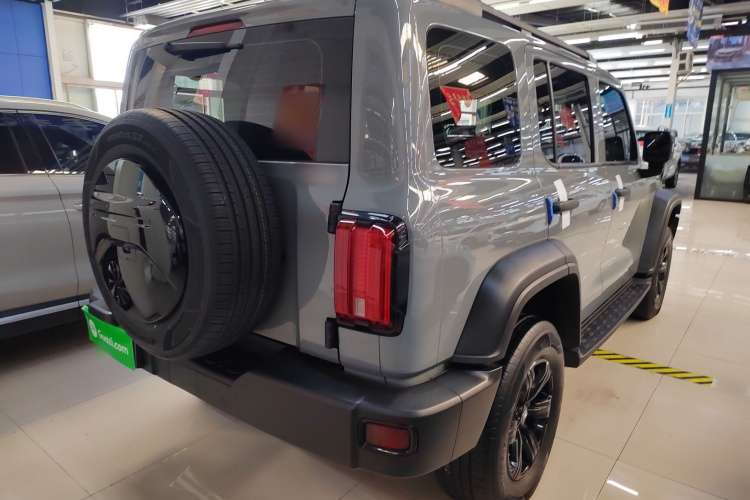 坦克300 2023款 越野版 2.0T 挑战者车身外观7