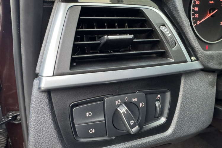 宝马3系 2017款 320Li 时尚型中控内饰7005