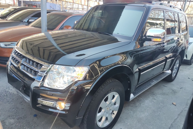 三菱 帕杰罗(进口) 2016款 3.0L 自动尊贵版 国V车身外观6003