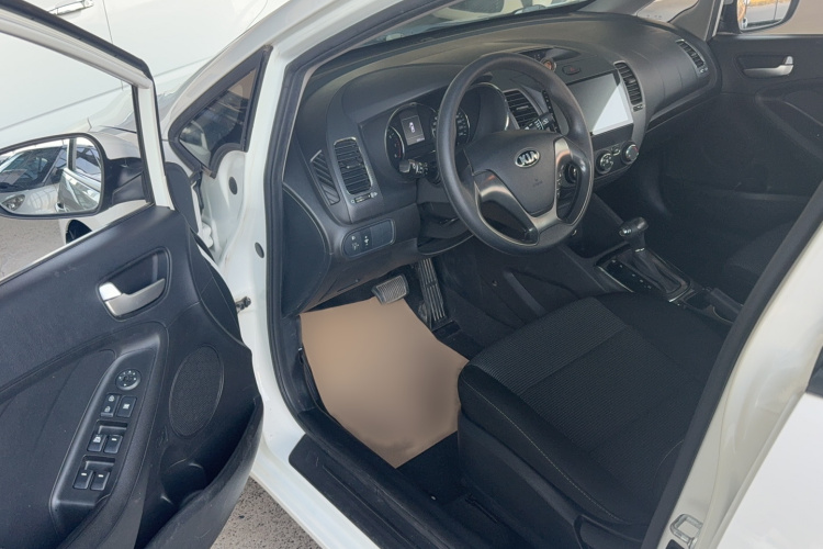 起亚K3 2016款 1.6L 自动GL中控内饰7002