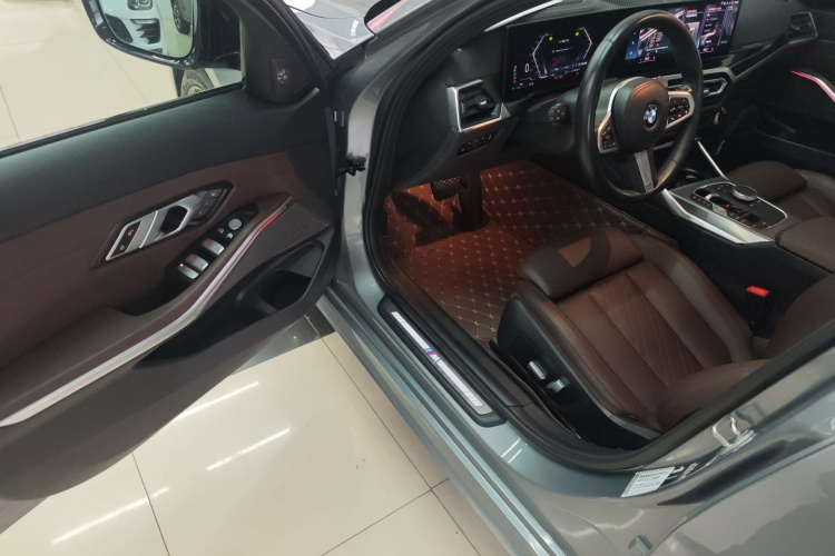 宝马3系 2023款 330i M运动曜夜套装中控内饰7003