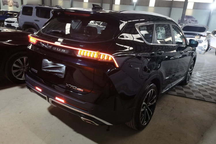 捷途X70 PLUS 2025款 1.5T 旗舰版 5座车身外观7