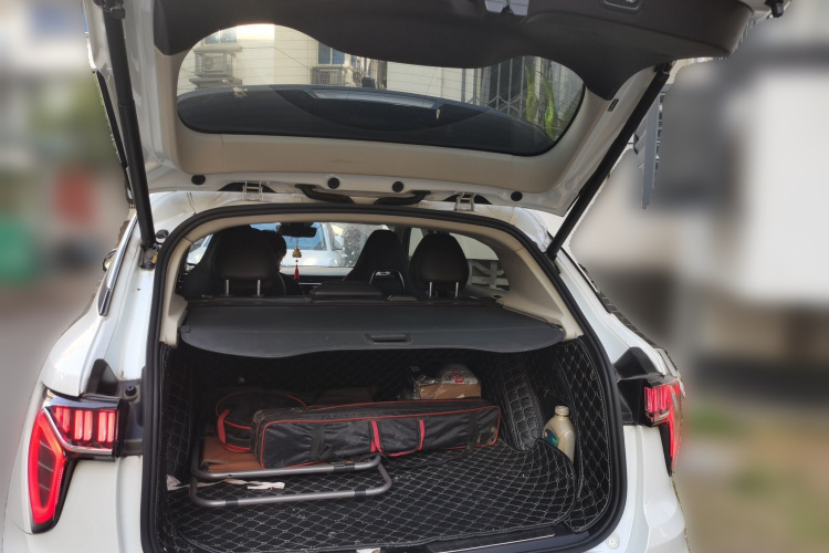 领克01 2021款 2.0TD 两驱型Pro中控内饰23