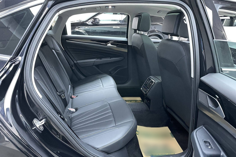 大众 帕萨特 2025款 出众款 380TSI 星空龙腾版中控内饰7009