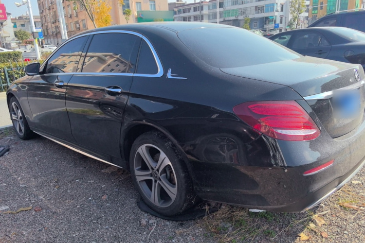 奔驰E级 2016款 E 200 L 运动型车身外观4