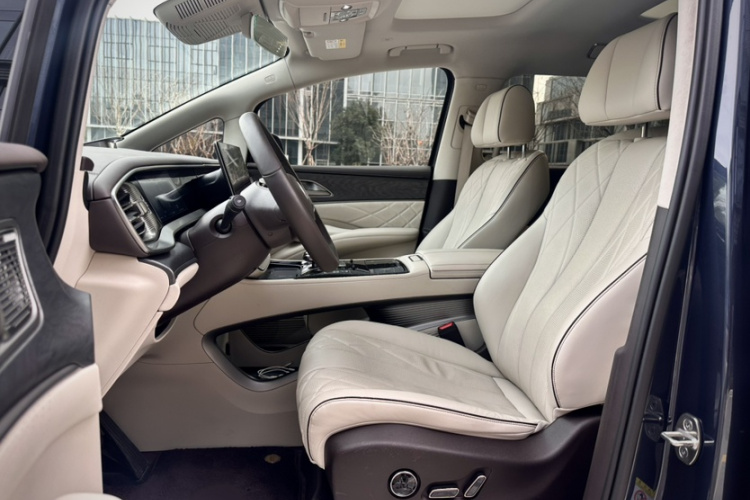 腾势D9 2024款 DM-i 1050 尊享型中控内饰7006