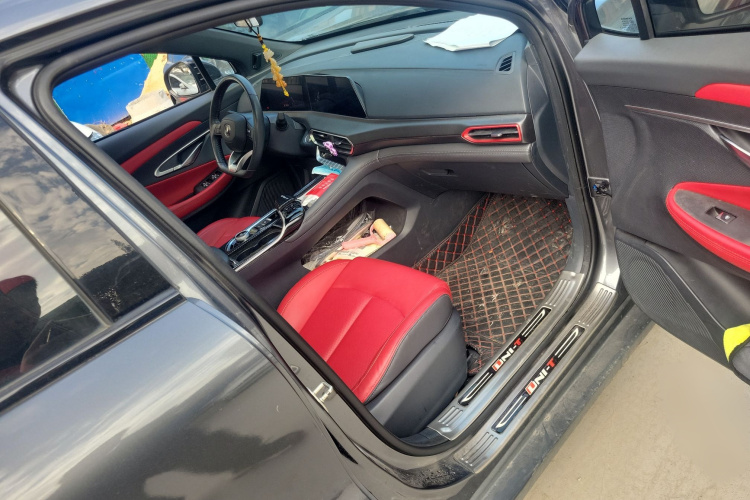 长安UNI-T 2020款 1.5T 尊贵型局部细节9005