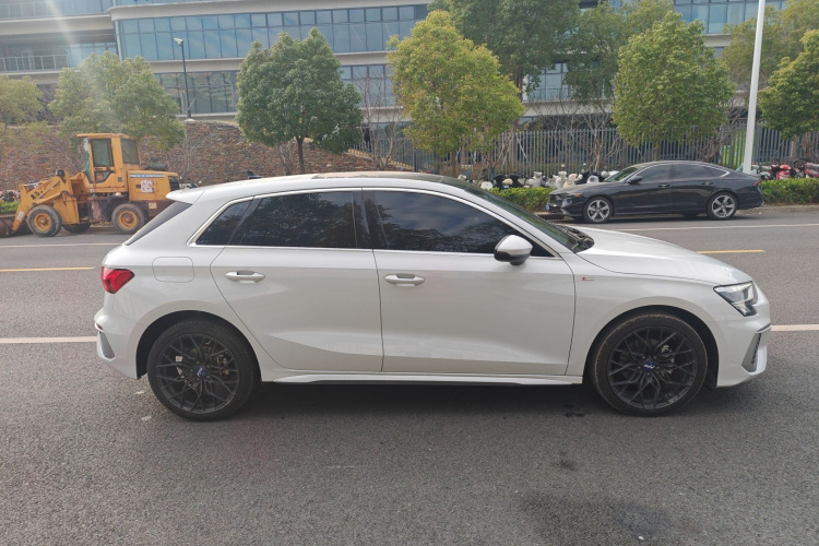 奥迪A3 2023款 改款 Sportback 35 TFSI 时尚运动型车身外观6002