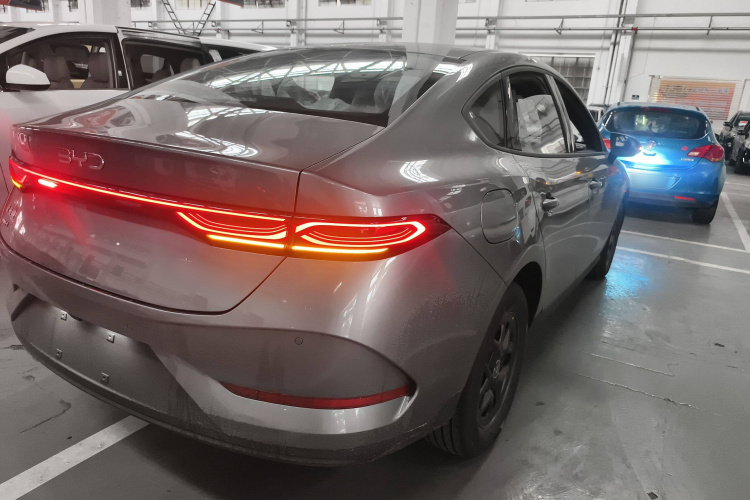 比亚迪 秦PLUS 2025款 DM-i 智驾版 55KM领先型车身外观7