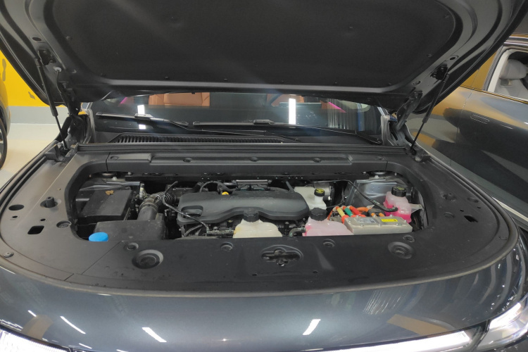 零跑汽车 零跑C10 2024款 210智享版机舱底盘24