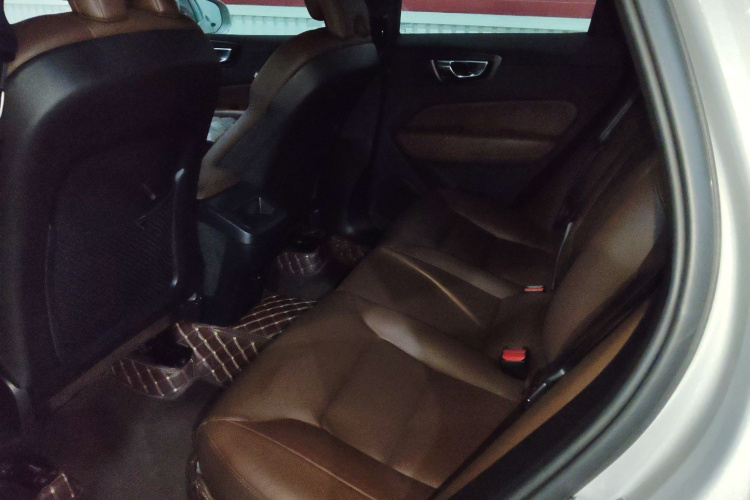 沃尔沃XC60 2023款 B5 四驱智逸豪华版中控内饰21