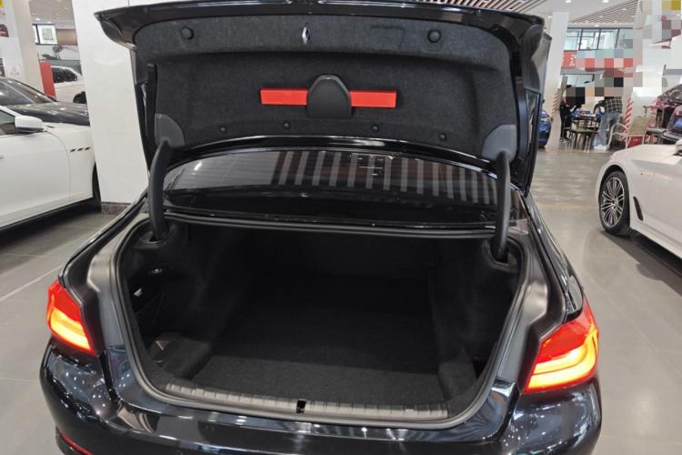 宝马5系 2018款 530Li xDrive 豪华套装中控内饰23