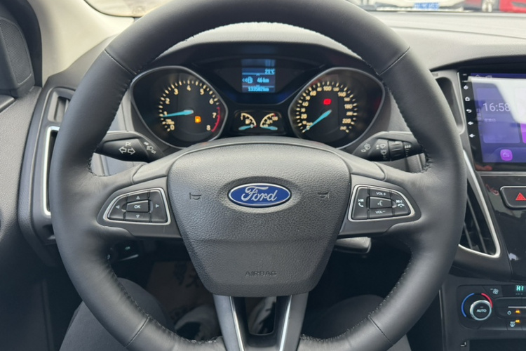 福特 福克斯 2015款 三厢 1.6L 手动风尚型车身外观6009