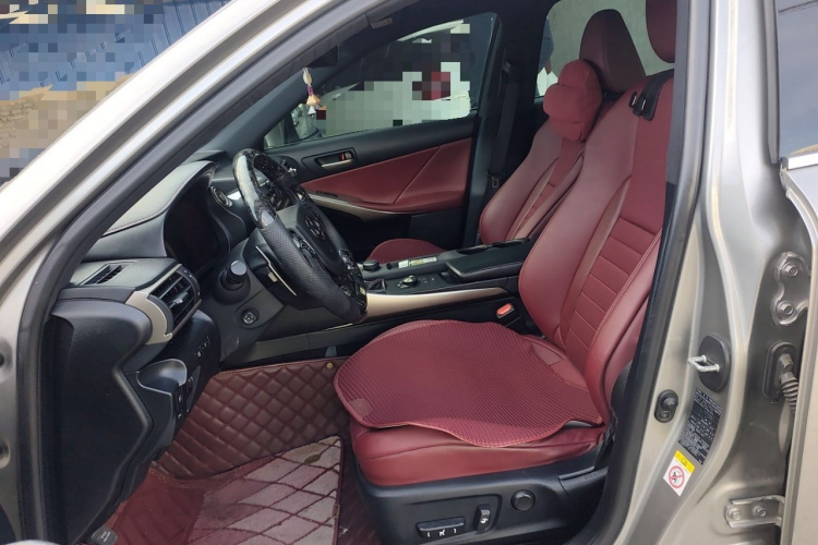 雷克萨斯IS 2017款 300 F SPORT版局部细节19