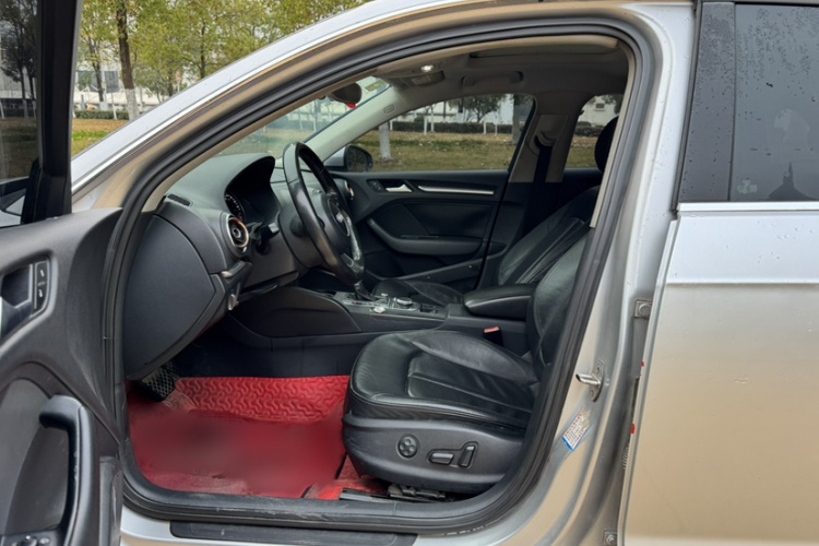 奥迪A3 2014款 Sportback 35 TFSI 自动舒适型中控内饰7001