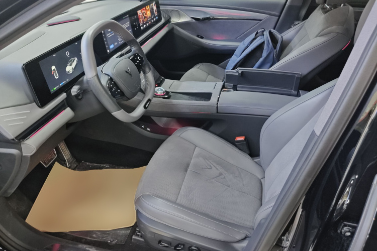 岚图汽车 岚图追光 2024款 PHEV 四驱超长续航行政版中控内饰19