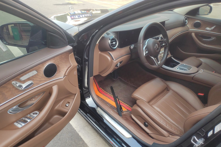 奔驰E级 2019款 E 260 L中控内饰20