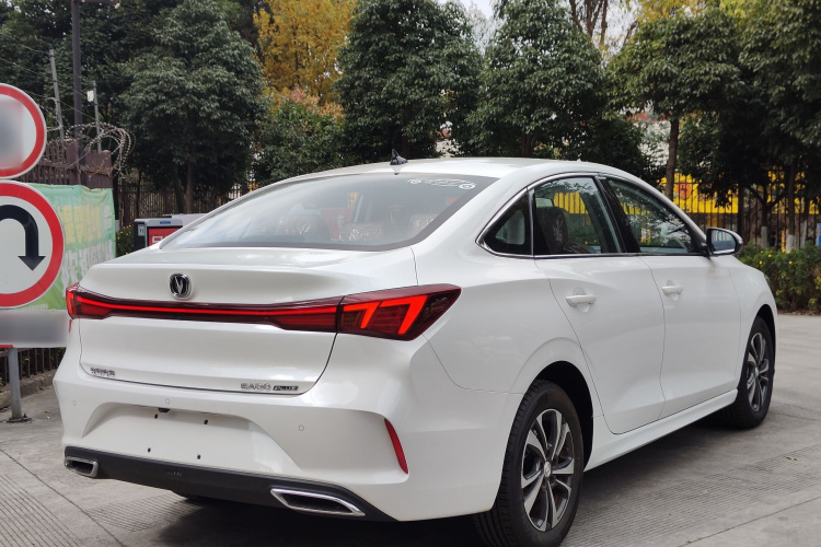 长安 逸动 2025款 PLUS 1.4T 双离合高能版车身外观6003