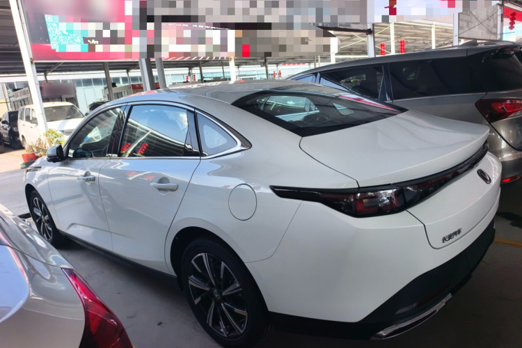 长安 逸动 2025款 蓝鲸 1.5T 500Bar尊贵型车身外观4