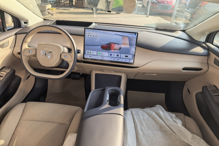 红旗天工05 2025款 550智选版中控内饰7002