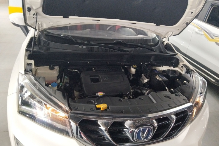 长安CS15 2016款 1.5L 自动豪华版机舱底盘24