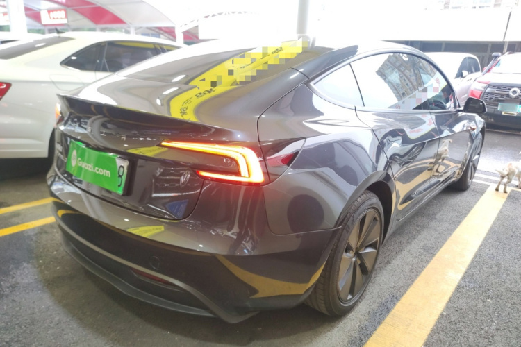 特斯拉 Model 3 2025款 后轮驱动版车身外观7