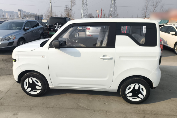 吉利银河 熊猫 2025款 210km 元气熊车身外观4