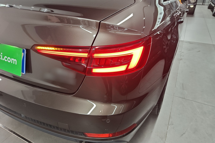 奥迪A4L 2017款 40 TFSI 风尚型车身外观9