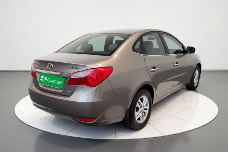 现代 悦动 2011款 1.6L 手动豪华型车身外观7