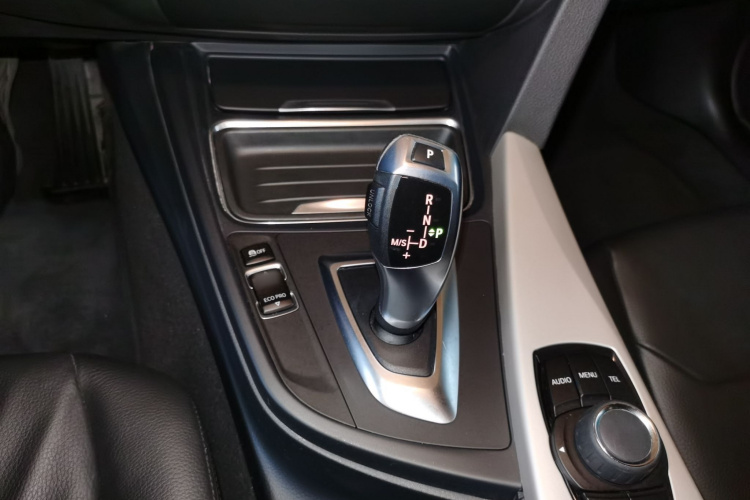 宝马3系 2014款 320i 时尚型局部细节18